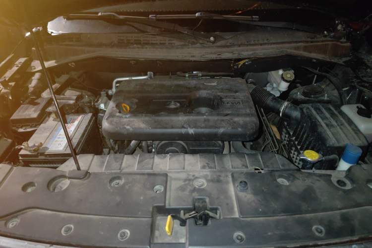 Used CHANGAN OSHAN CX70 2016 1.6L Manual Luxury Model Engine Bay
