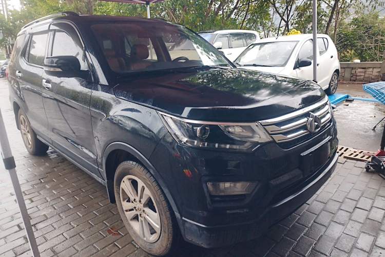 Used CHANGAN OSHAN CX70 2016 1.6L Manual Luxury Model Front Right 45 Deg