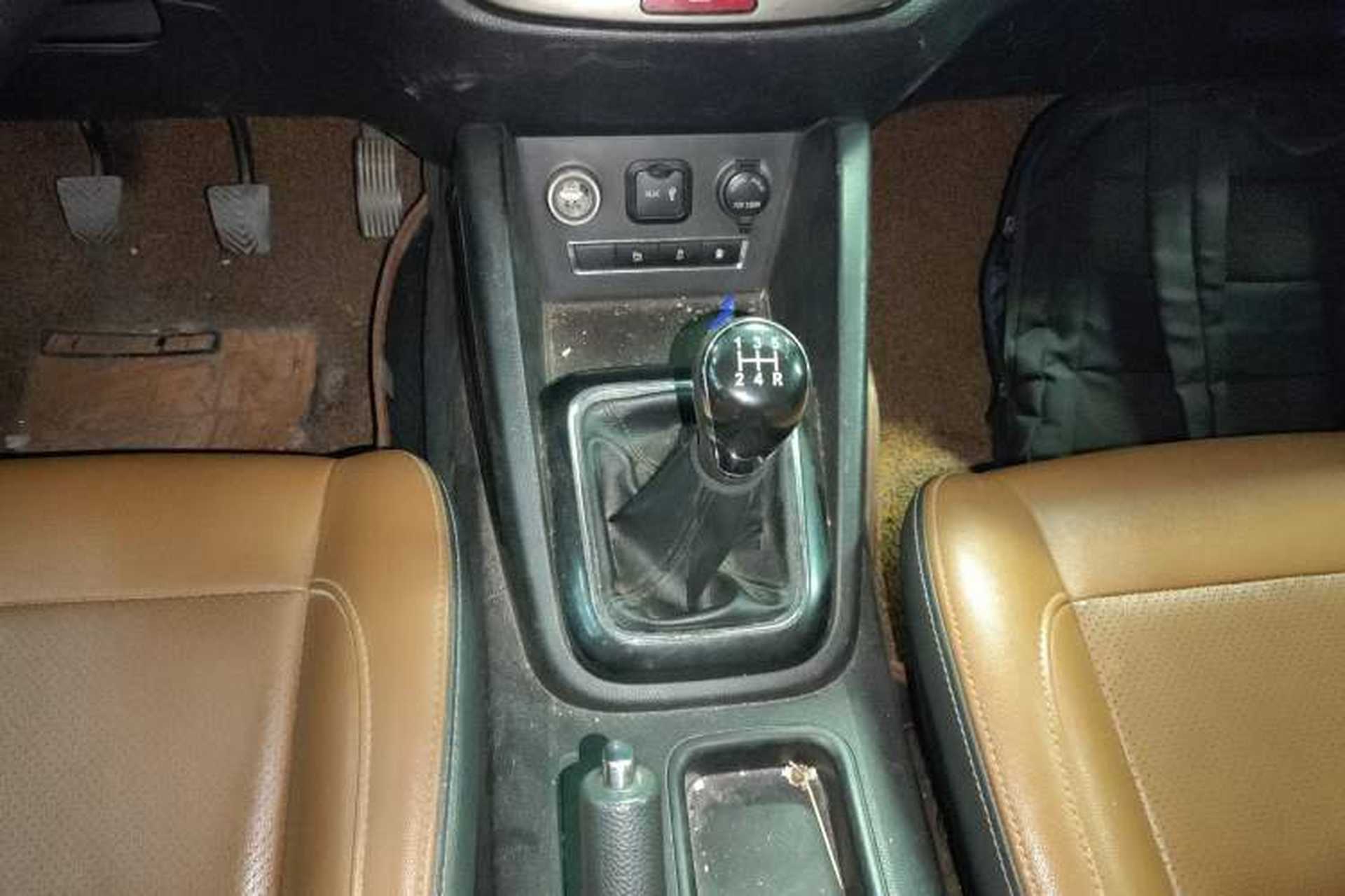 Used CHANGAN OSHAN CX70 2016 1.6L Manual Elite Model Gear Lever