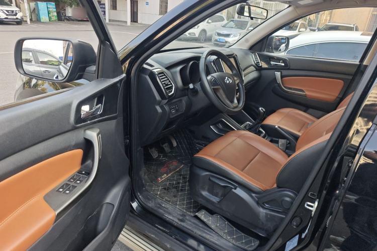 Used CHANGAN OSHAN CX70 2016 1.6L Manual Luxury Model Interior 3