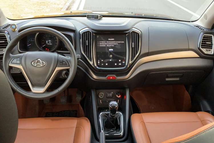 Used CHANGAN OSHAN CX70 2016 1.6L Manual Luxury Model Interior 3