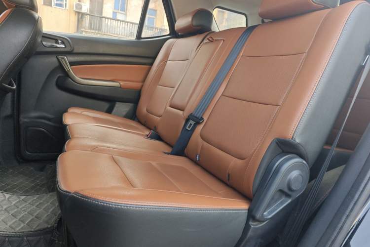 Used CHANGAN OSHAN CX70 2016 1.6L Manual Luxury Model Interior 4