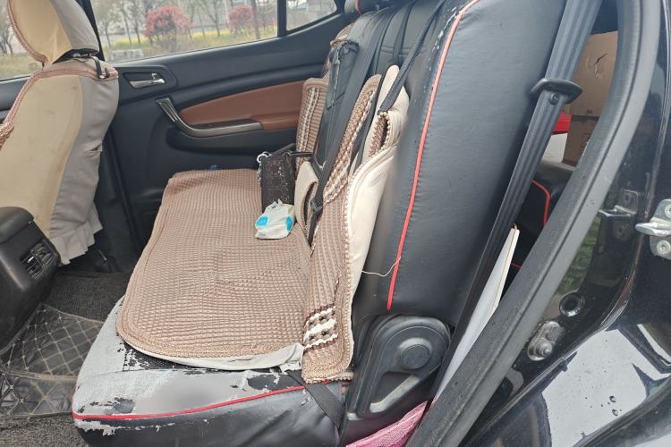 Used CHANGAN OSHAN CX70 2016 1.6L Manual Elite Model Interior 4