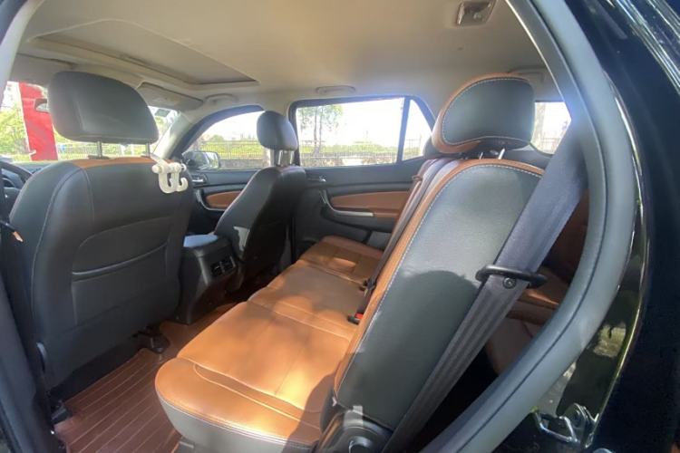 Used CHANGAN OSHAN CX70 2016 1.6L Manual Luxury Model Interior 8