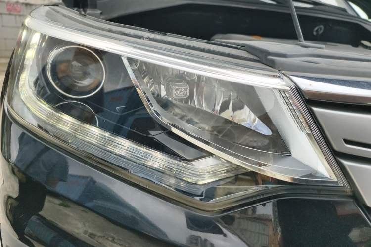 Used CHANGAN OSHAN CX70 2016 1.6L Manual Elite Model Right Front Headlight