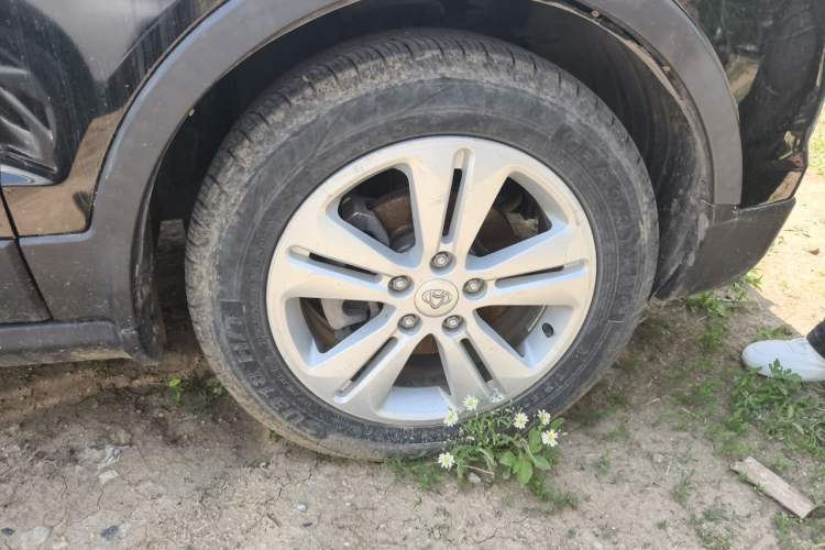 Used CHANGAN OSHAN CX70 2016 1.6L Manual Luxury Model Right Front Wheel Hub