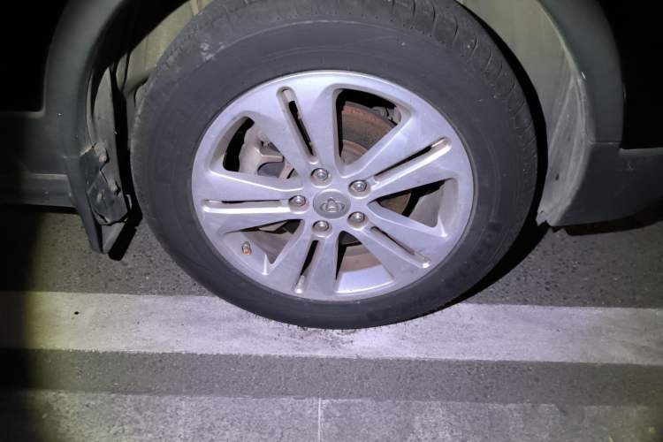 Used CHANGAN OSHAN CX70 2016 1.6L Manual Luxury Model Right Front Wheel Hub