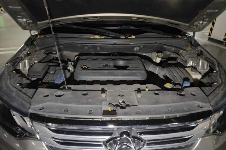 Used CHANGAN OSHAN CX70 2016 1.6L Manual Luxury Model Engine Bay