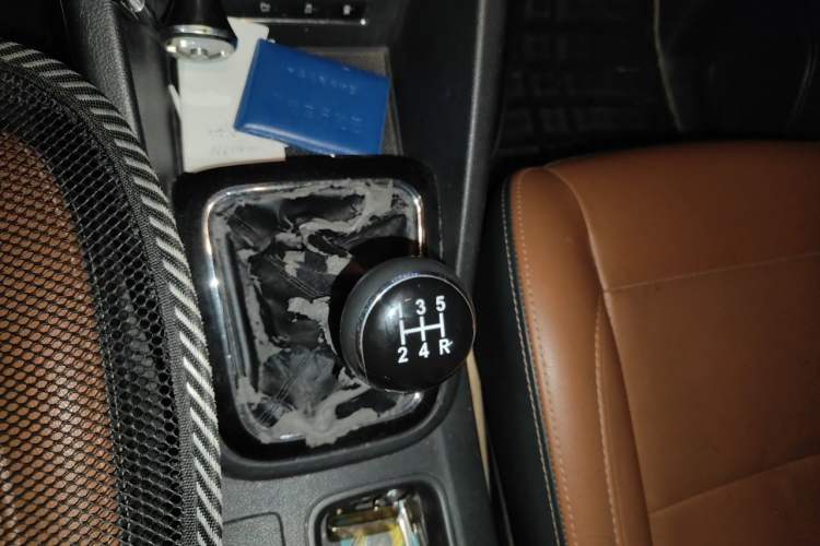 Used CHANGAN OSHAN CX70 2016 1.6L Manual Luxury Model Gear Lever