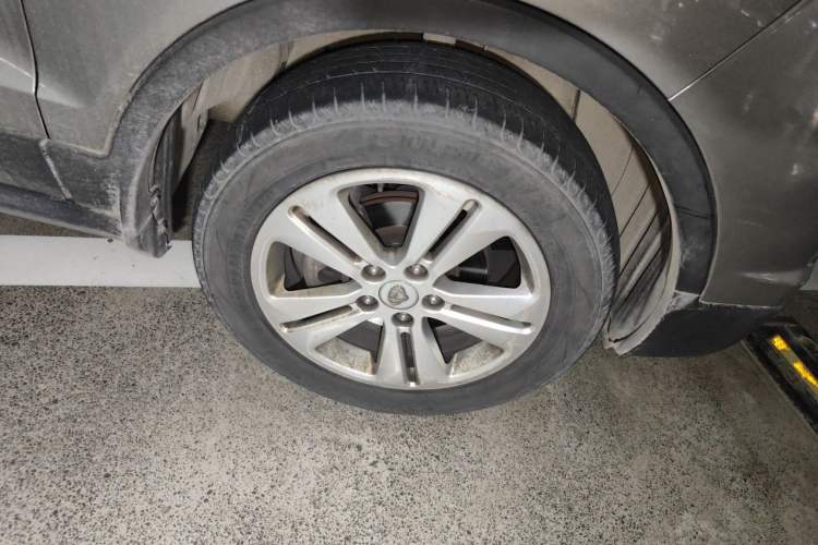 Used CHANGAN OSHAN CX70 2016 1.6L Manual Luxury Model Right Front Wheel Hub