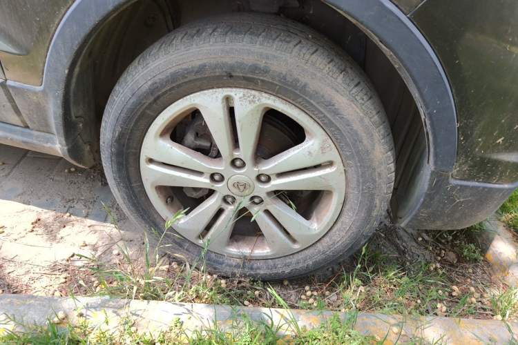 Used CHANGAN OSHAN CX70 2016 1.6L Manual Luxury Model Right Front Wheel Hub