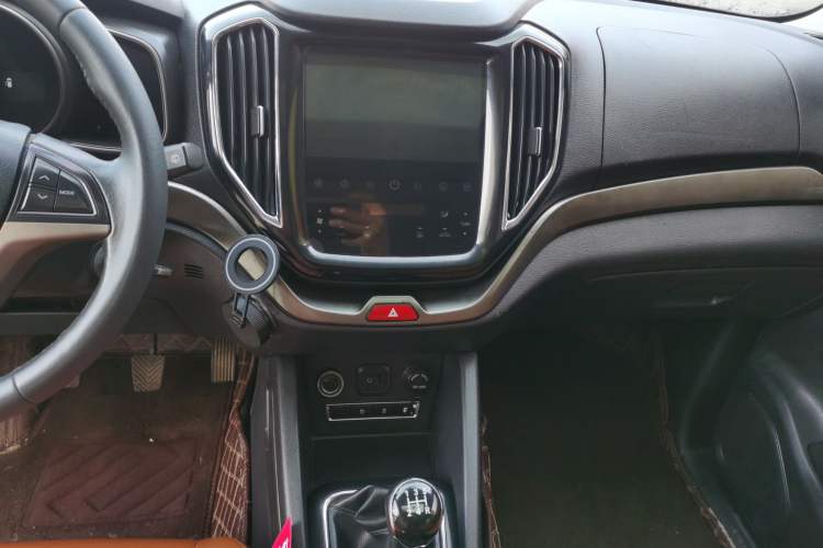 Used CHANGAN OSHAN CX70 2016 1.6L Manual Luxury Model Audio And AC Panel