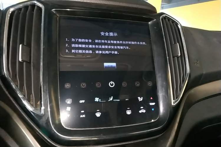 Used CHANGAN OSHAN CX70 2016 1.6L Manual Luxury Model Audio And AC Panel