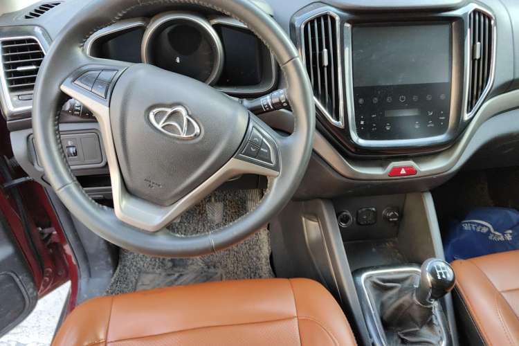 Used CHANGAN OSHAN CX70 2016 1.6L Manual Comfort Model Center Console