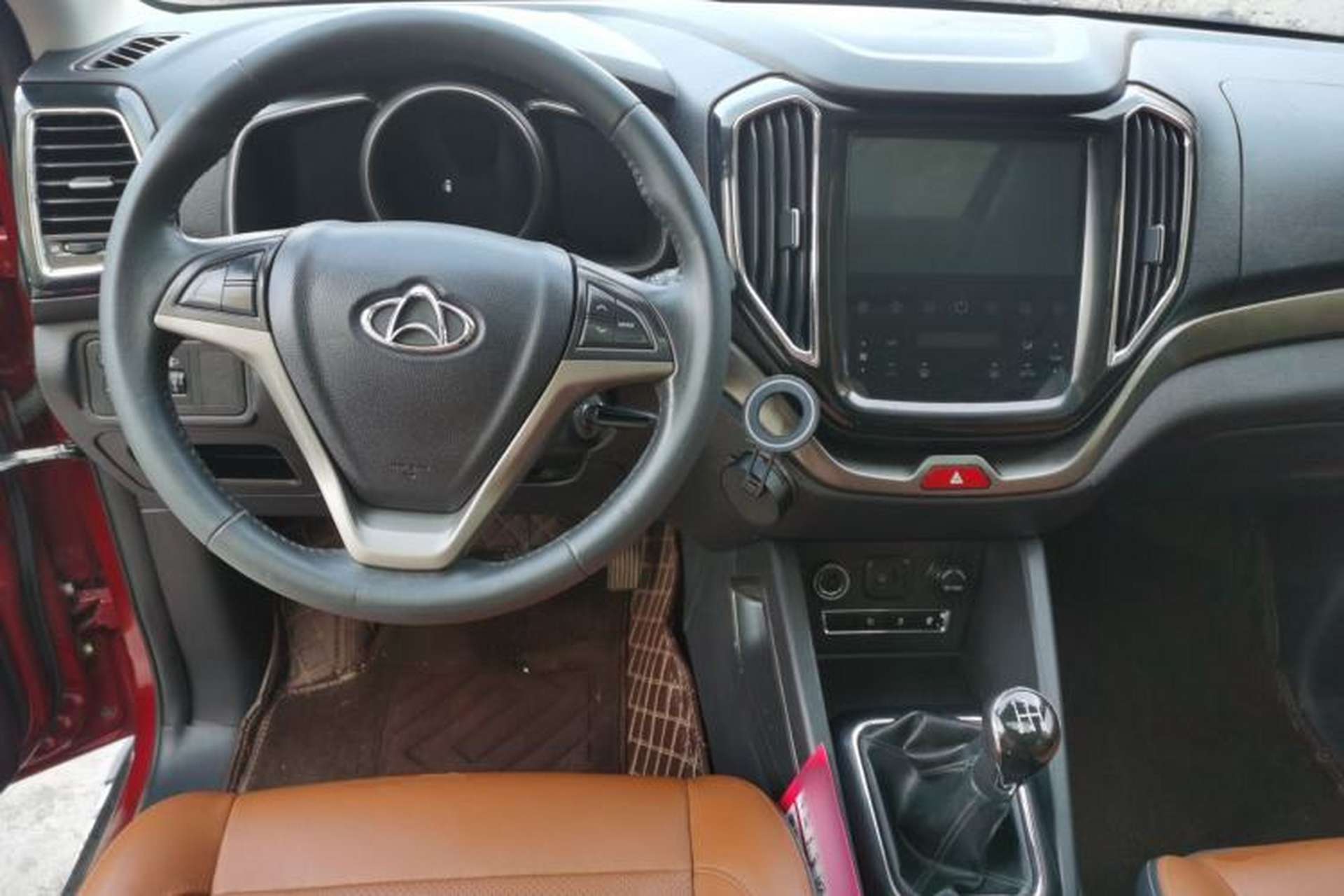 Used CHANGAN OSHAN CX70 2016 1.6L Manual Luxury Model Center Console