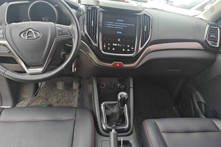 Used CHANGAN OSHAN CX70 2016 1.6L Manual Comfort Model Center Console