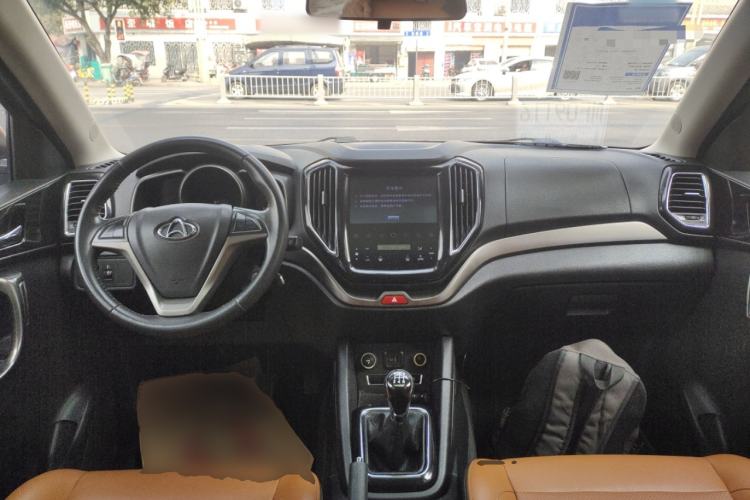 Used CHANGAN OSHAN CX70 2016 1.6L Manual Luxury Model Center Console