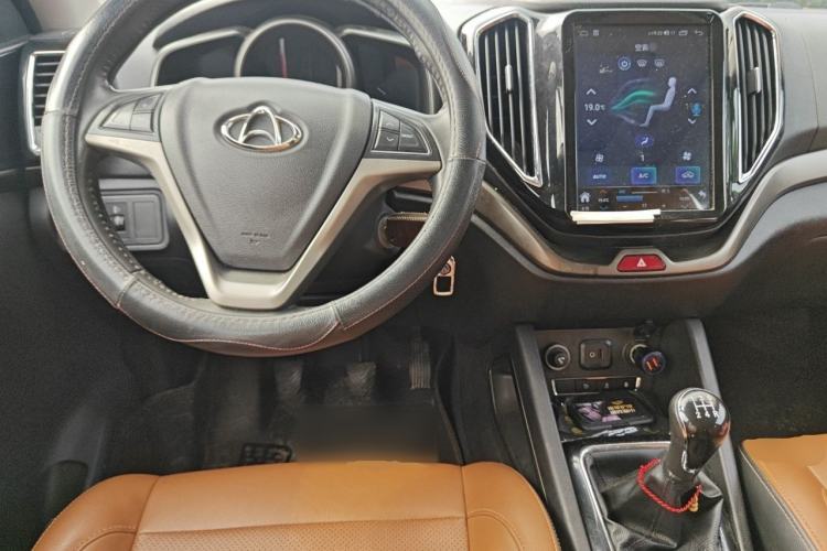 Used CHANGAN OSHAN CX70 2016 1.6L Manual Luxury Model Center Console
