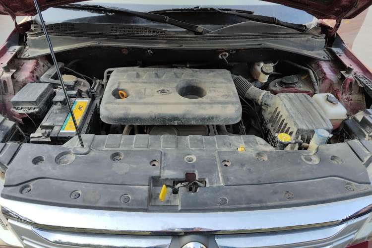 Used CHANGAN OSHAN CX70 2016 1.6L Manual Comfort Model Engine Bay
