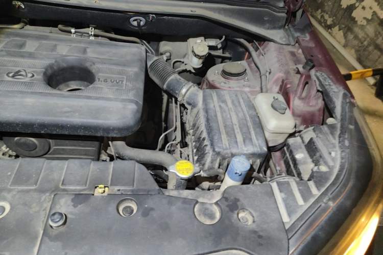 Used CHANGAN OSHAN CX70 2016 1.6L Manual Luxury Model Engine Bay Left