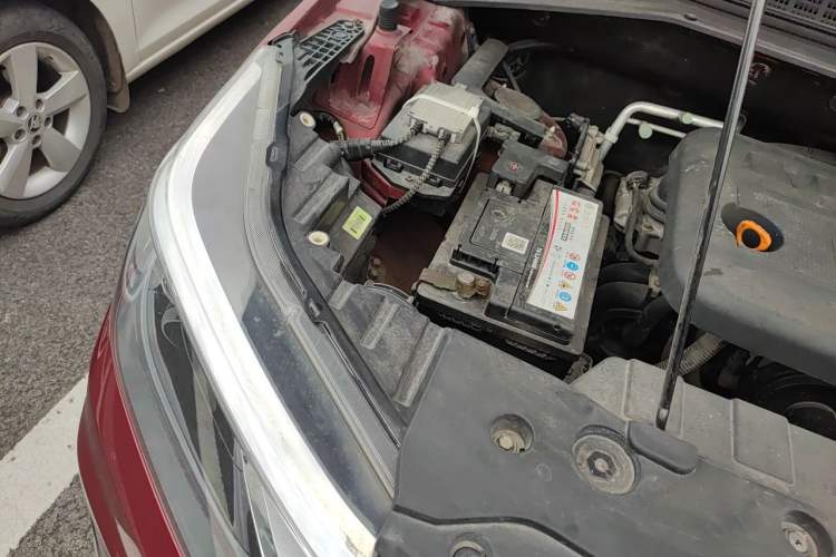 Used CHANGAN OSHAN CX70 2016 1.6L Manual Luxury Model Engine Bay Right