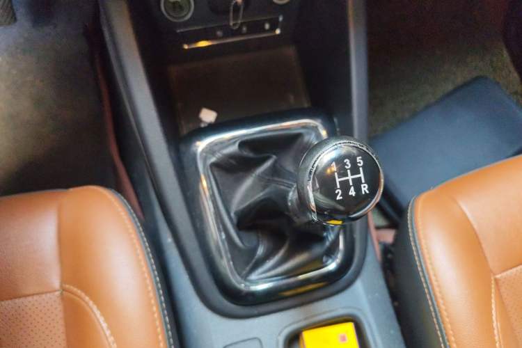 Used CHANGAN OSHAN CX70 2016 1.6L Manual Luxury Model Gear Lever
