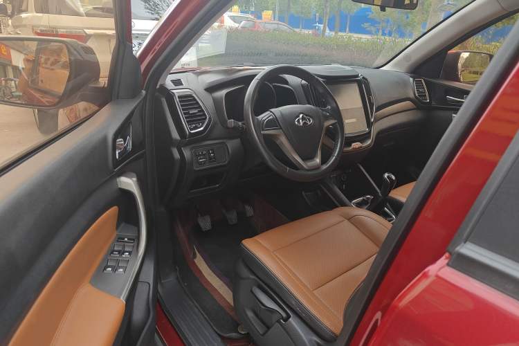 Used CHANGAN OSHAN CX70 2016 1.6L Manual Luxury Model Interior 2