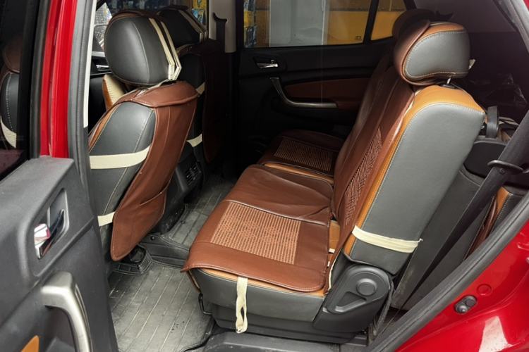 Used CHANGAN OSHAN CX70 2016 1.6L Manual Luxury Model Interior 2