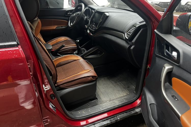 Used CHANGAN OSHAN CX70 2016 1.6L Manual Luxury Model Interior 5