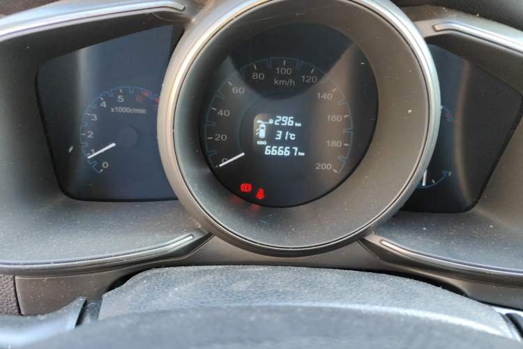 Used CHANGAN OSHAN CX70 2016 1.6L Manual Comfort Model Odometer Close Up