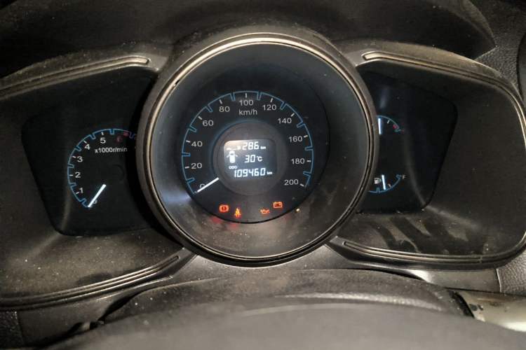 Used CHANGAN OSHAN CX70 2016 1.6L Manual Luxury Model Odometer Close Up