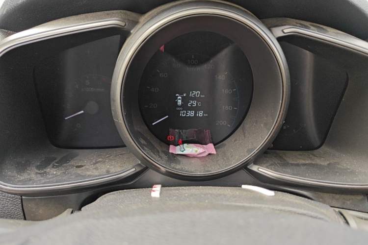 Used CHANGAN OSHAN CX70 2016 1.6L Manual Luxury Model Odometer Close Up
