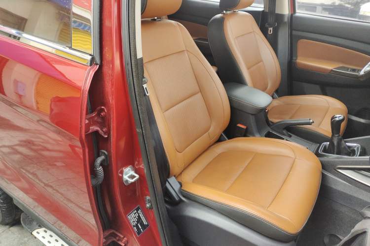Used CHANGAN OSHAN CX70 2016 1.6L Manual Luxury Model Right Front Seat