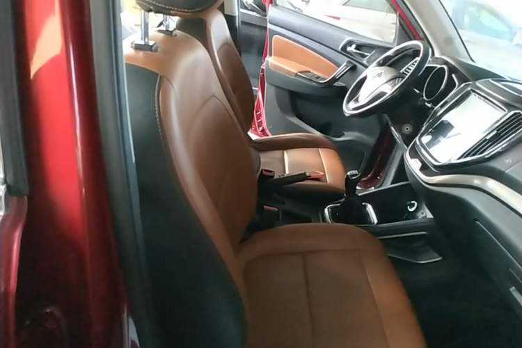 Used CHANGAN OSHAN CX70 2016 1.6L Manual Luxury Model Right Front Seat