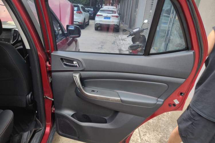 Used CHANGAN OSHAN CX70 2016 1.6L Manual Comfort Model Right Rear Door Interior