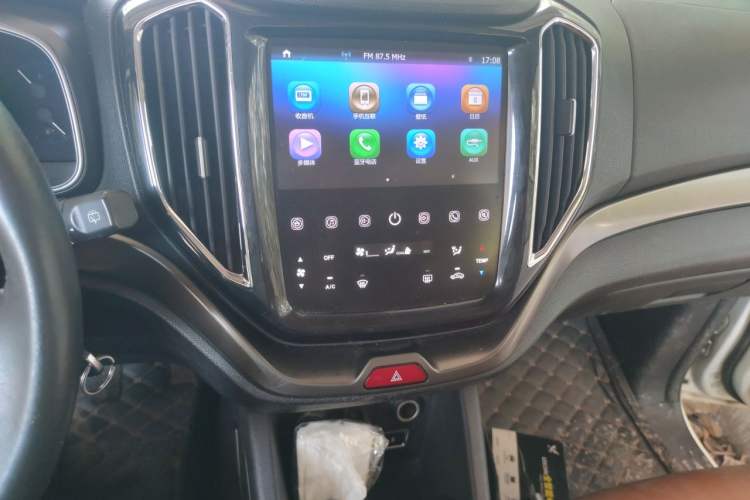 Used CHANGAN OSHAN CX70 2016 1.6L Manual Luxury Model Audio And AC Panel