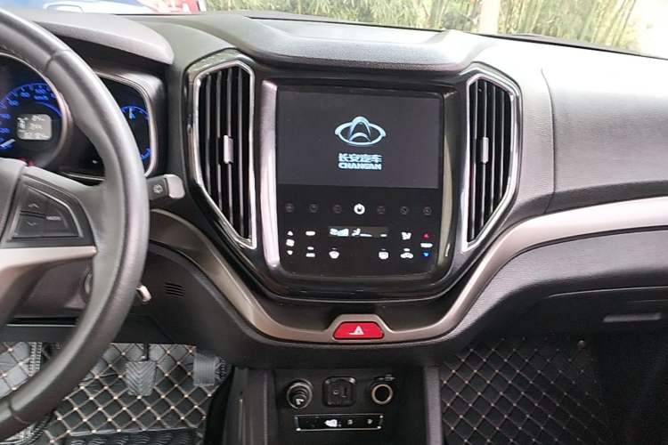 Used CHANGAN OSHAN CX70 2016 1.6L Manual Luxury Model Audio And AC Panel