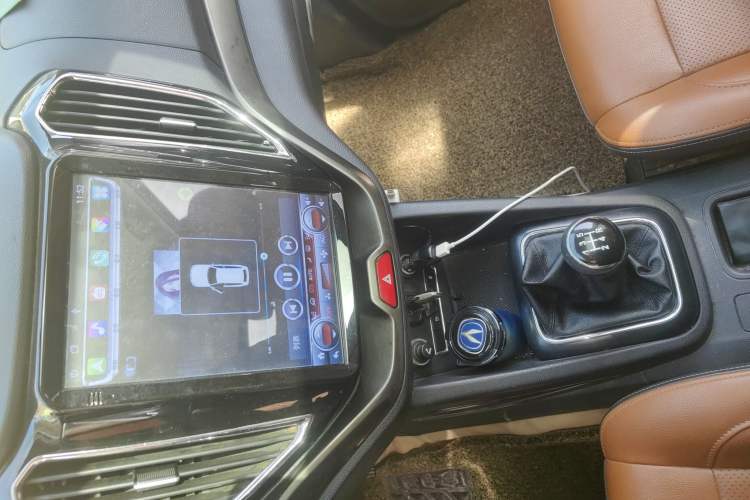 Used CHANGAN OSHAN CX70 2016 1.6L Manual Luxury Model Audio And AC Panel