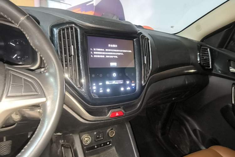 Used CHANGAN OSHAN CX70 2016 1.6L Manual Luxury Model Audio And AC Panel
