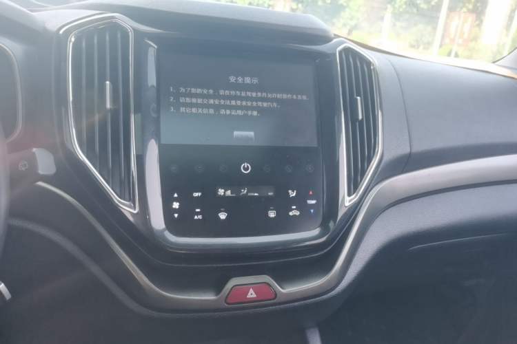 Used CHANGAN OSHAN CX70 2016 1.6L Manual Luxury Model Audio And AC Panel