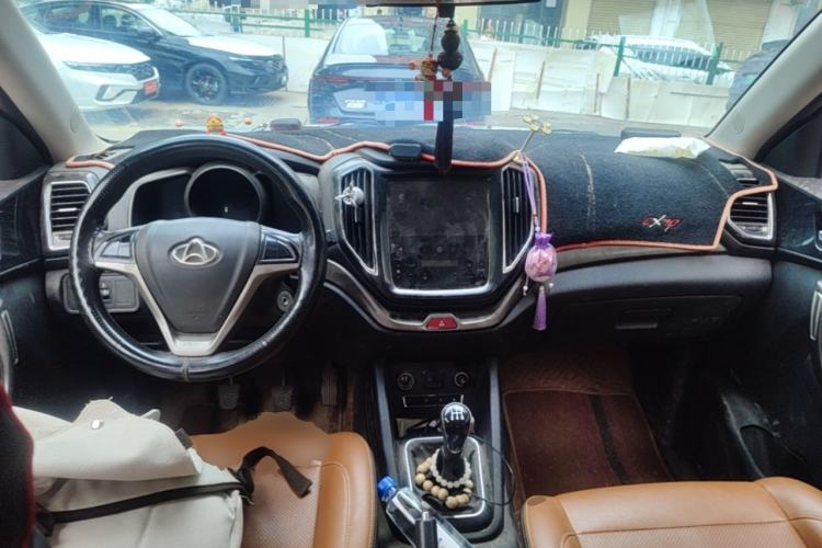 Used CHANGAN OSHAN CX70 2016 1.6L Manual Luxury Model Center Console