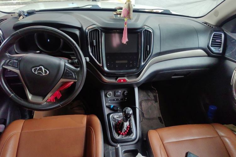 Used CHANGAN OSHAN CX70 2016 1.6L Manual Luxury Model Center Console