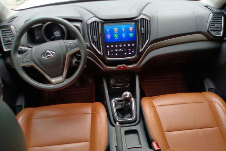 Used CHANGAN OSHAN CX70 2016 1.6L Manual Luxury Model Center Console