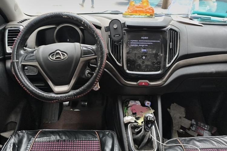 Used CHANGAN OSHAN CX70 2016 1.6L Manual Luxury Model Center Console