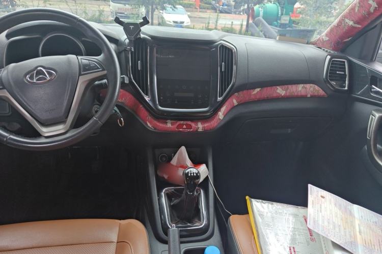 Used CHANGAN OSHAN CX70 2016 1.6L Manual Luxury Model Center Console