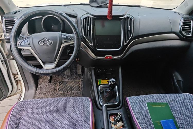 Used CHANGAN OSHAN CX70 2016 1.6L Manual Luxury Model Center Console