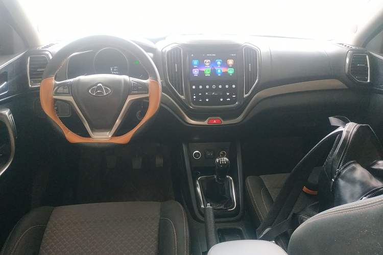Used CHANGAN OSHAN CX70 2016 1.6L Manual Comfort Model Center Console