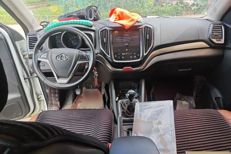 Used CHANGAN OSHAN CX70 2016 1.6L Manual Luxury Model Center Console