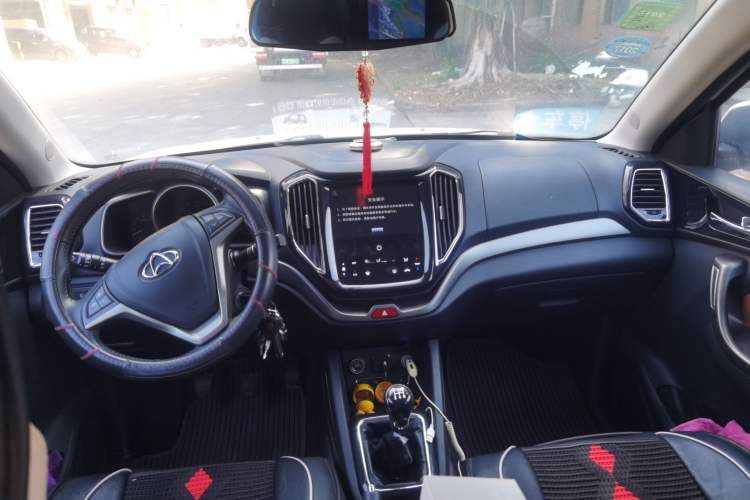 Used CHANGAN OSHAN CX70 2016 1.6L Manual Luxury Model Center Console