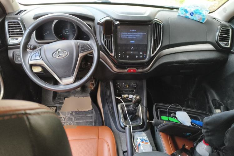 Used CHANGAN OSHAN CX70 2016 1.6L Manual Luxury Model Center Console